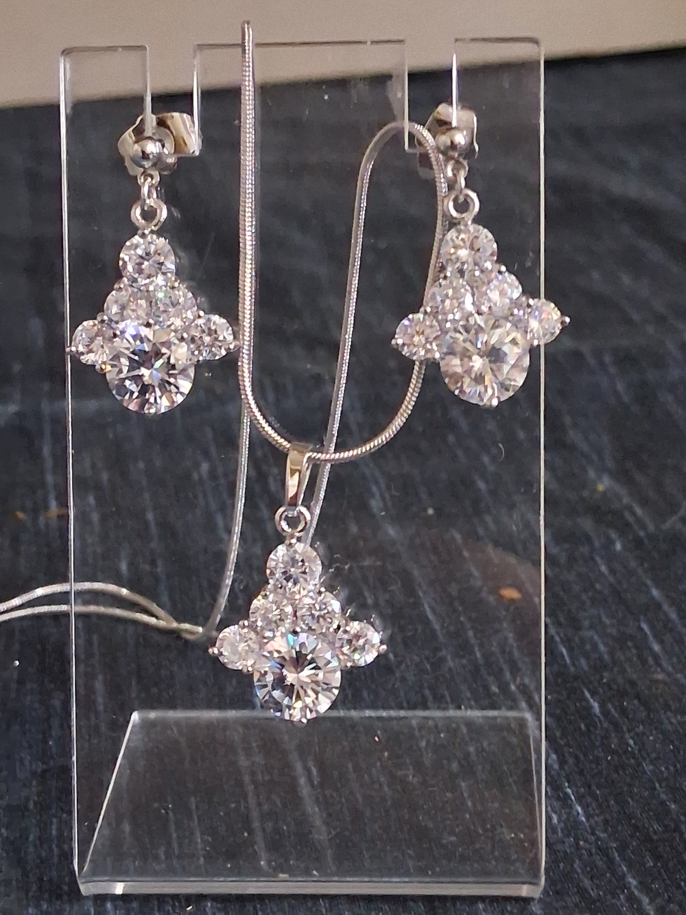 Stunning 18K GP White Gold Plated Cluster Pendant Crystal Cluster Drop Earrings